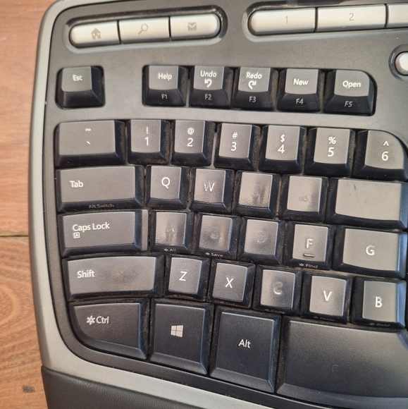 Microsoft Comfort Curve Keyboard Black and Gray - Picture 2 of 9